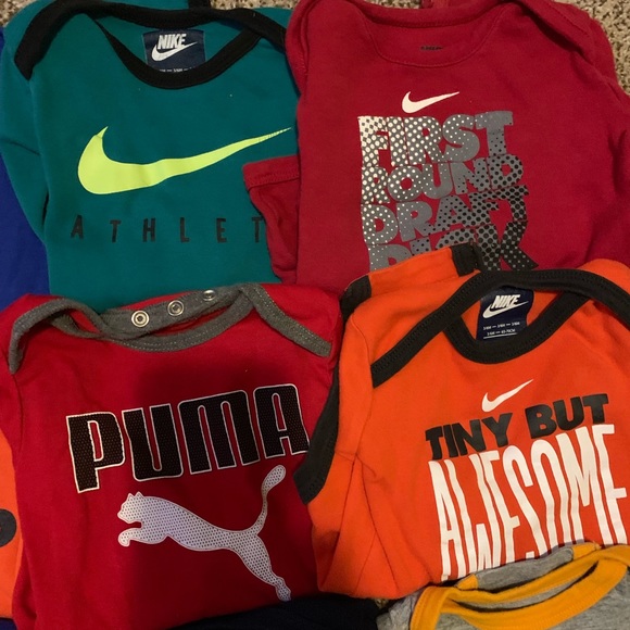 12 Nike long Sleeve Onesies with matching pants - Picture 3 of 6